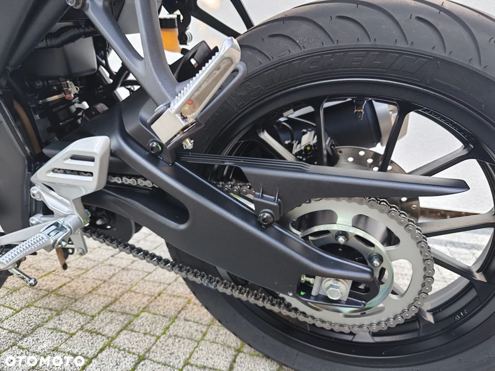 Yamaha YZF - 21
