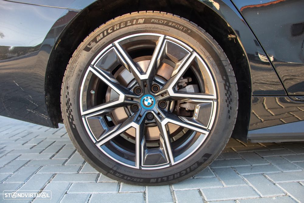 BMW i4 - 28