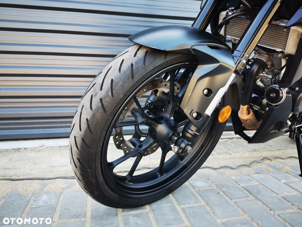 Honda CB - 12