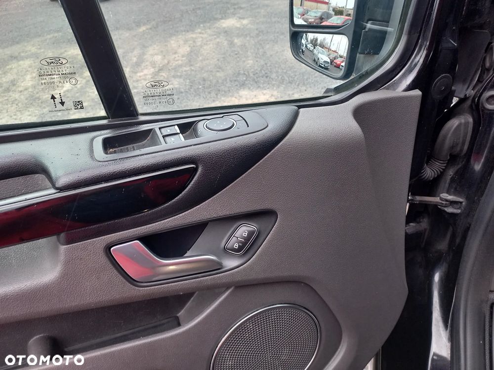 Ford Tourneo Custom - 33