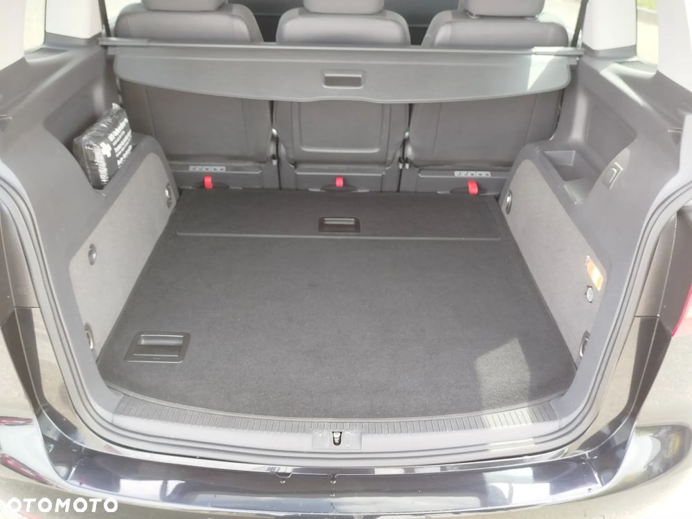 Volkswagen Touran - 11