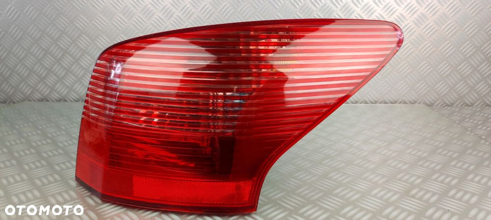 lampa prawy prawa tył tylna w błotnik PEUGEOT 407 KOMBI SW 2004-2008 EUROPA - 5