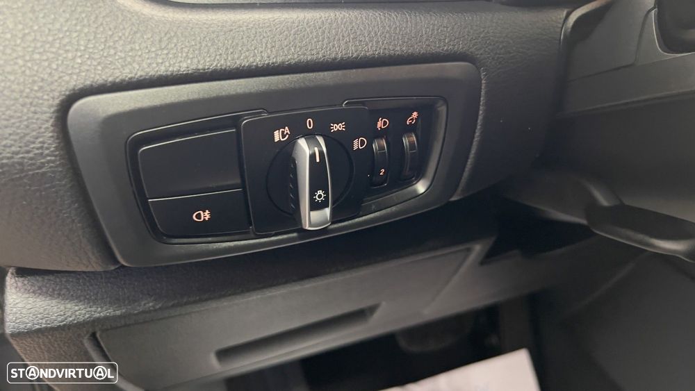 BMW 216 Active Tourer d Aut. Luxury Line - 22