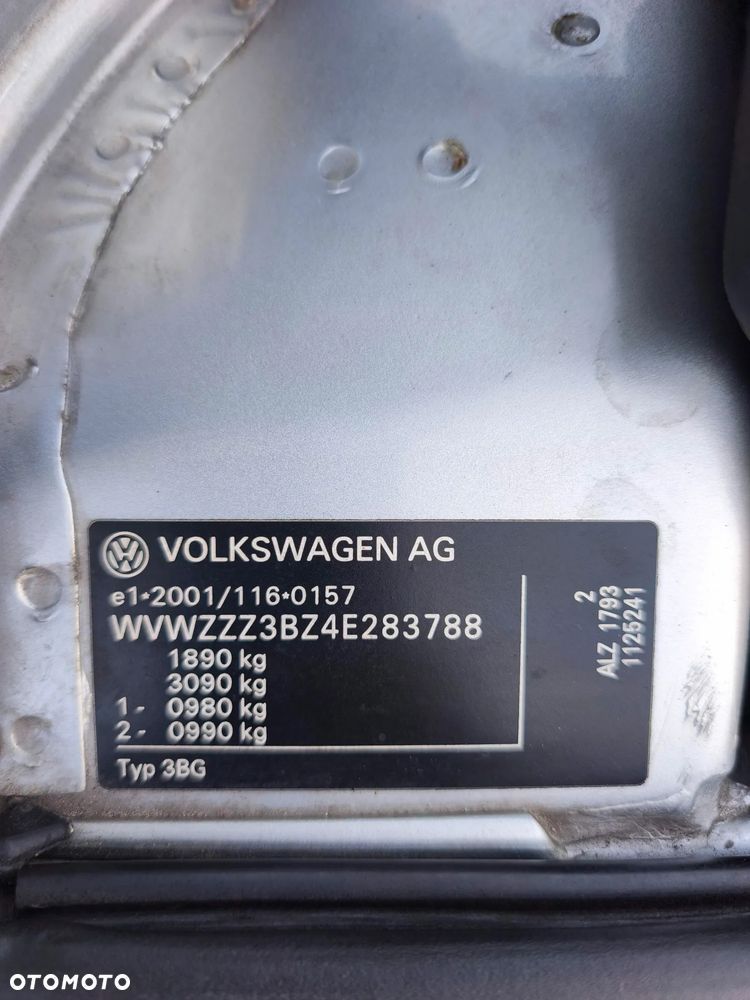 Volkswagen Passat 1.6 - 12