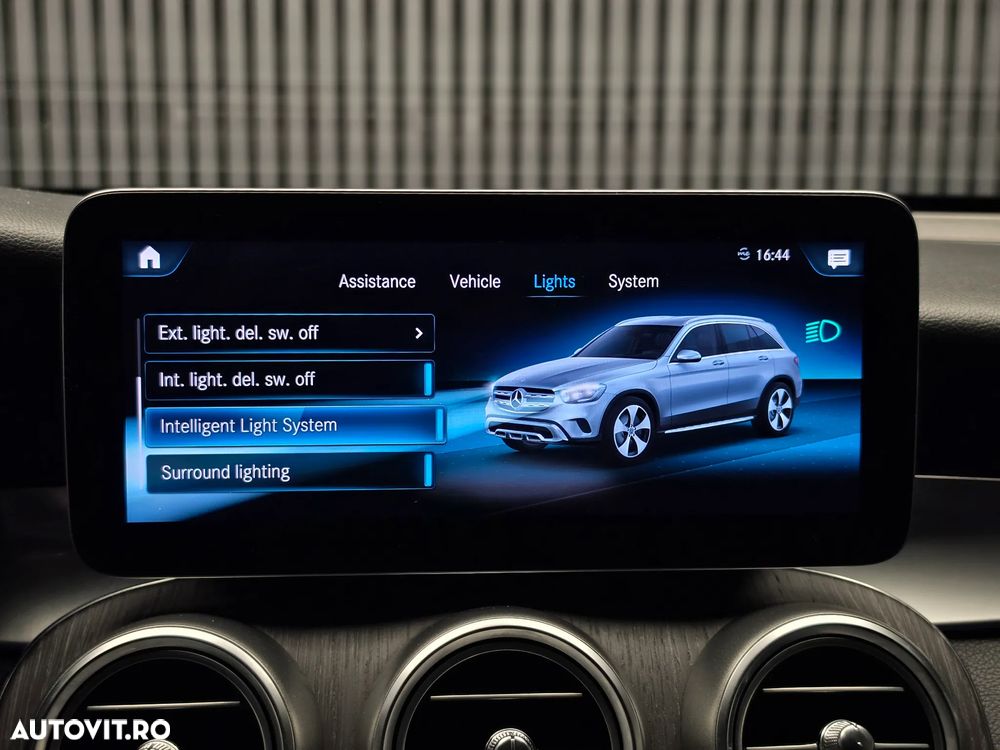 Mercedes-Benz GLC 300 e 4Matic 9G-TRONIC AMG Line Plus - 32