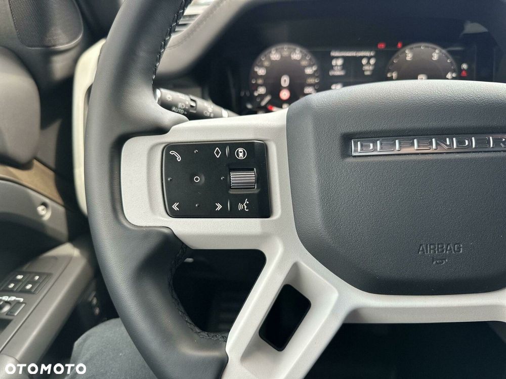 Land Rover Defender - 17