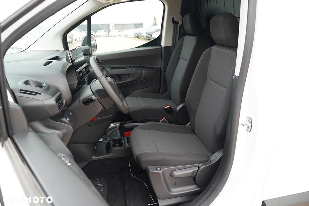 Toyota Proace City 1.5 D-4D Long 2,3t Active - 12