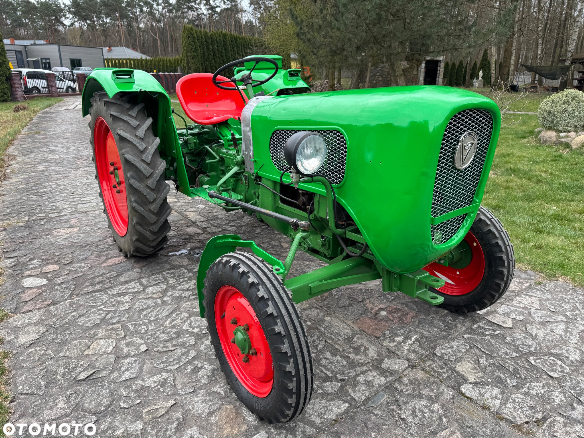 Deutz-Fahr Fahr Güldner A3K Burgund D133 - 13
