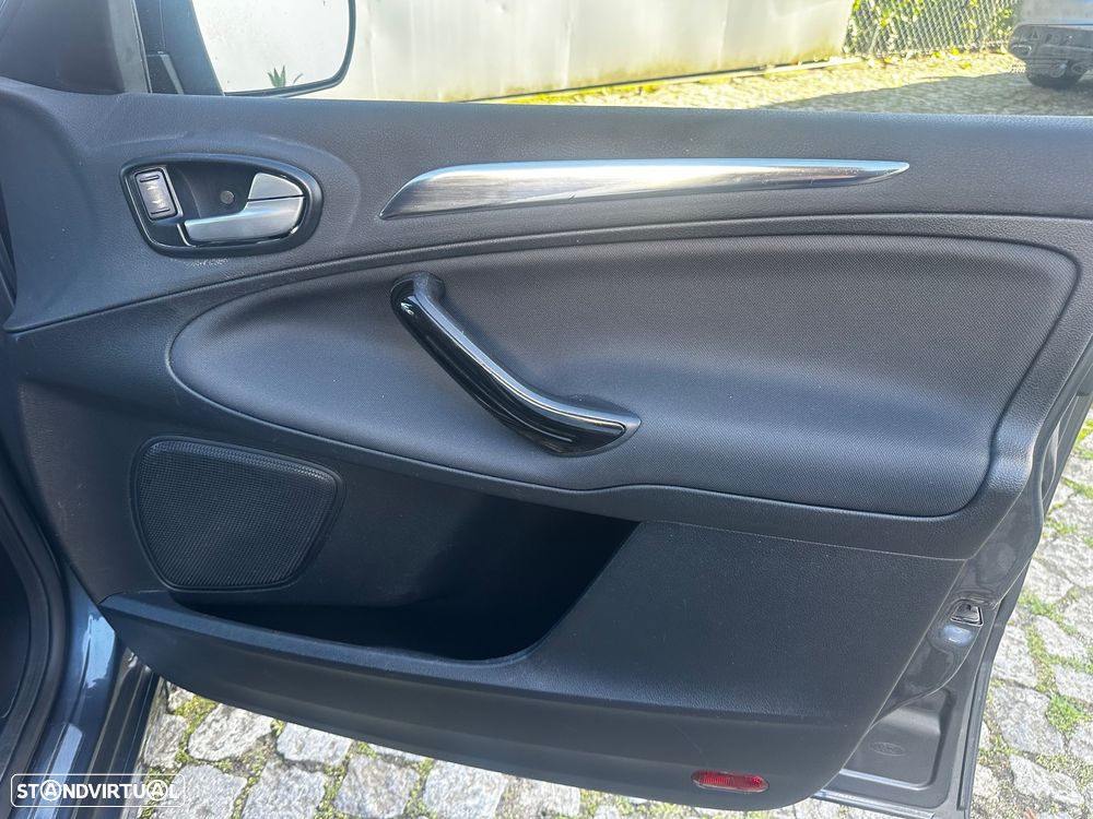 Ford S-Max 2.0 TDCi Titanium 7L - 42