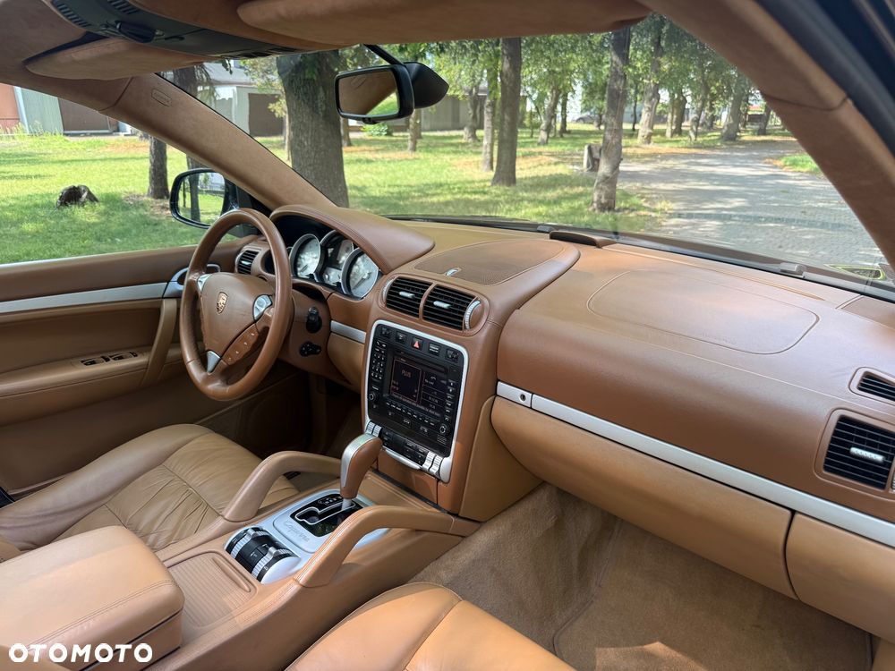 Porsche Cayenne Turbo S - 37