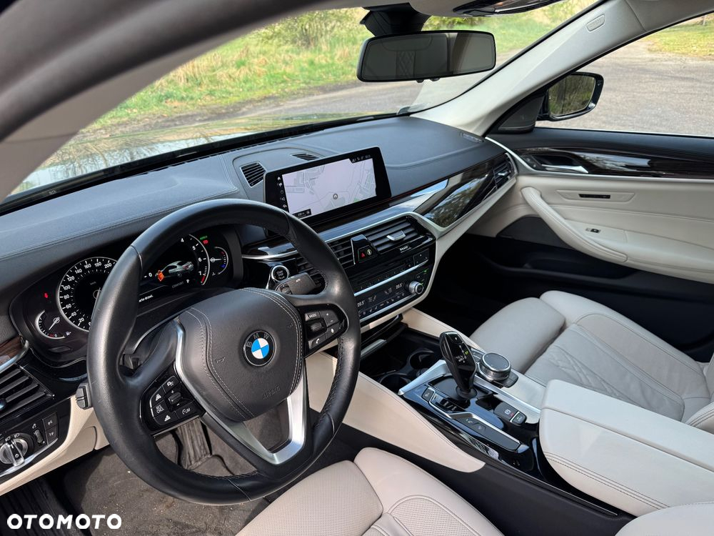 BMW Seria 5 530i xDrive Luxury Line - 15