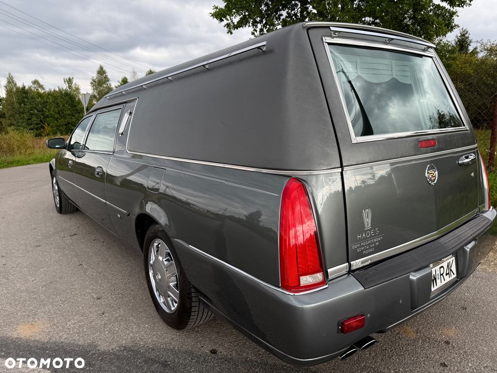 Cadillac DTS - 21
