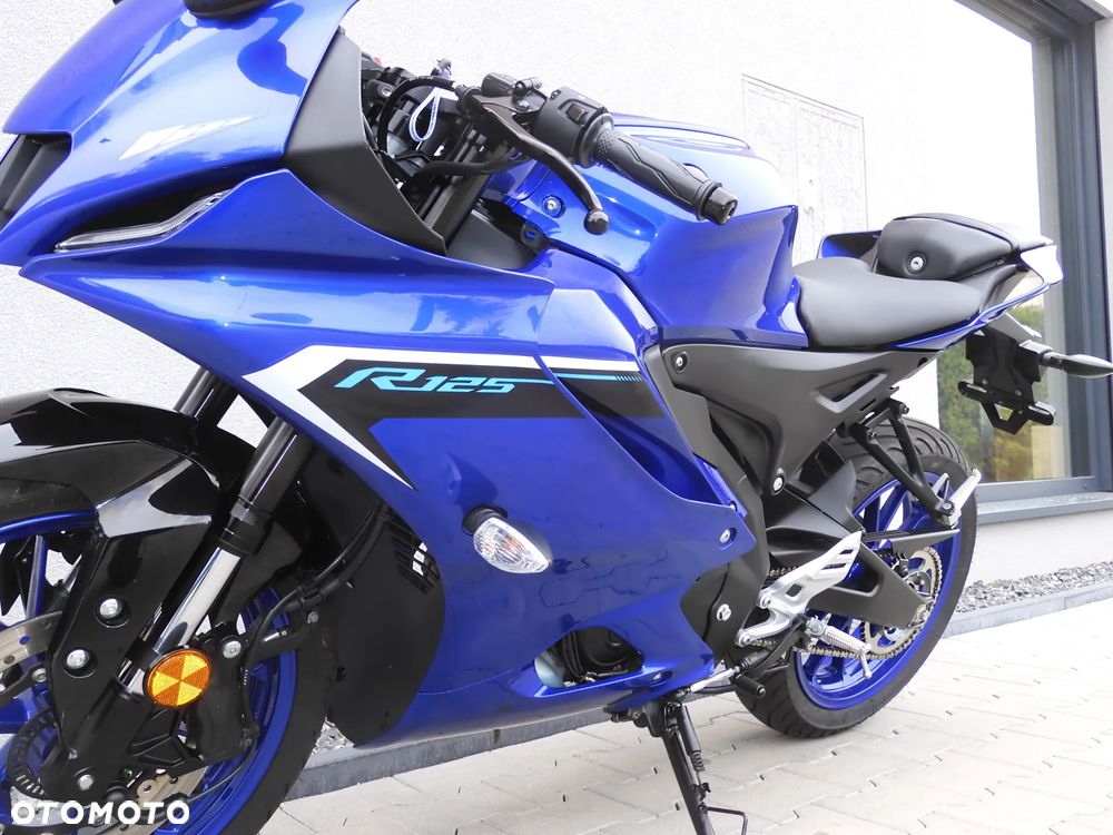 Yamaha YZF - 28