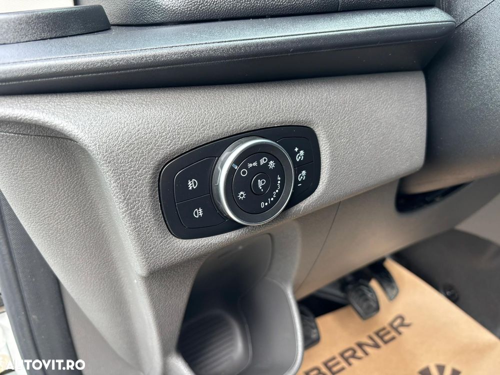 Ford TRANSIT CUSTOM - 24