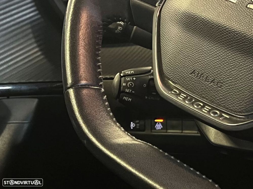 Peugeot 2008 1.2 PureTech Active - 19