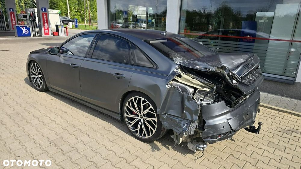Audi S8 - 4