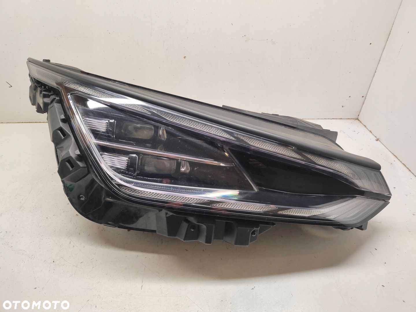 KIA EV6 FULL LED LAMPA PRAWY PRZÓD A11R - 1