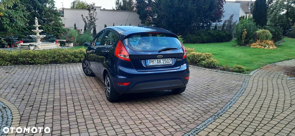 Ford Fiesta 2011 photo 2