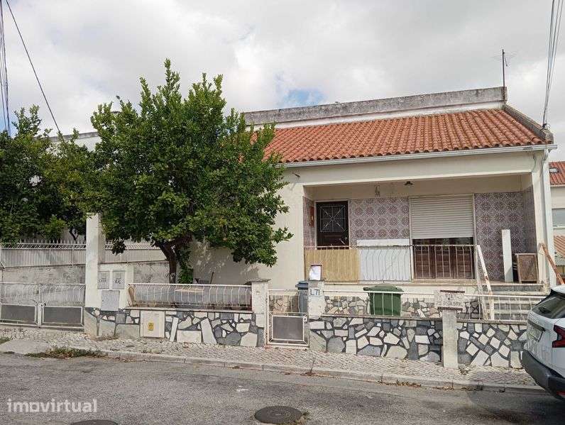 Casa com garagem para alugar - Grande imagem: 2/12