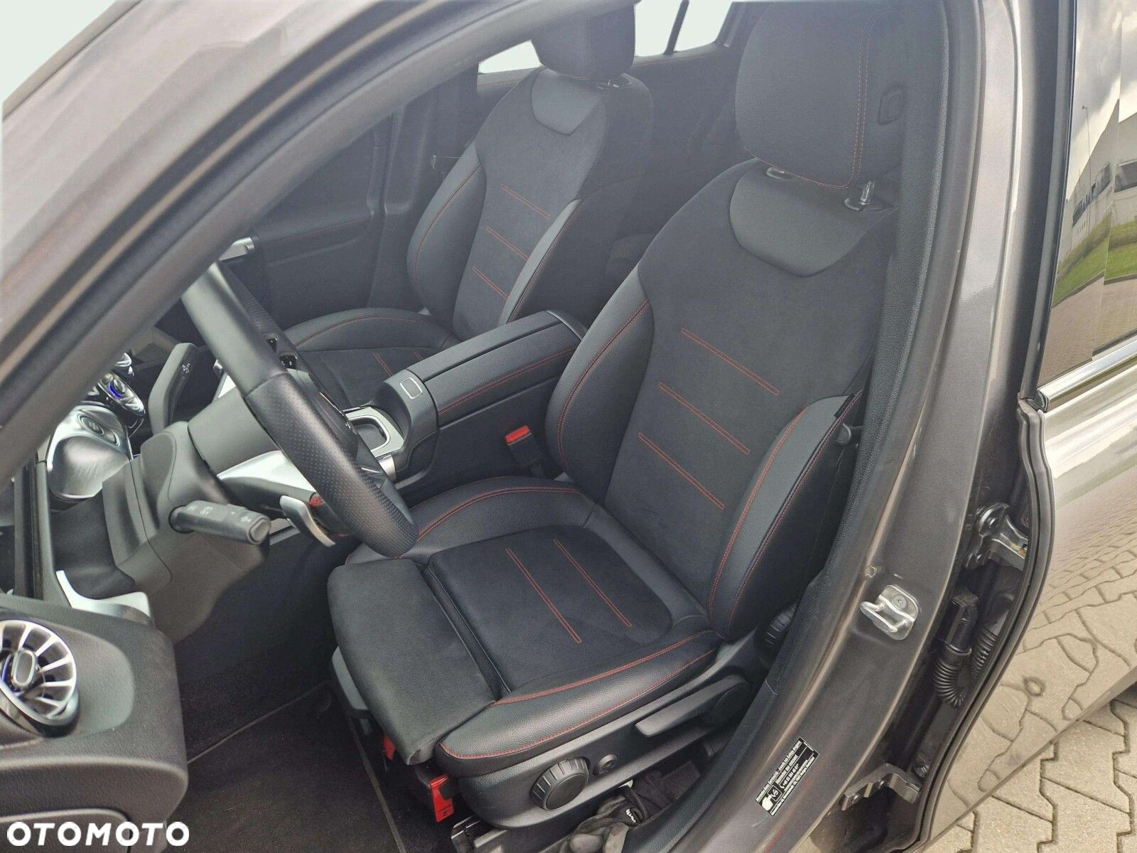Mercedes-Benz GLB - 12