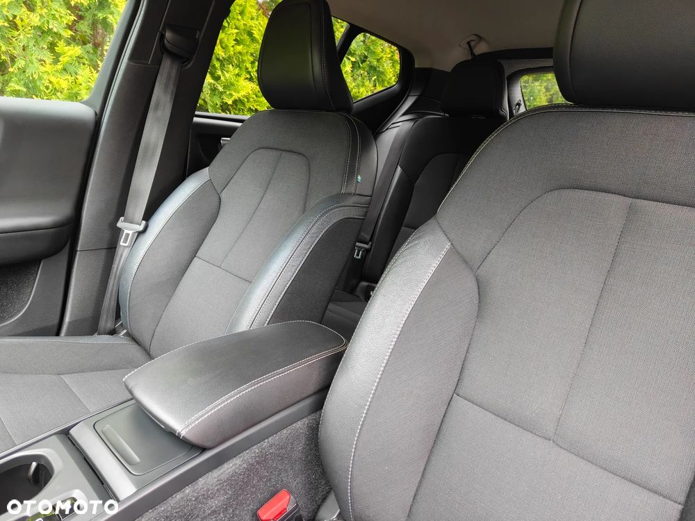 Volvo XC 40 T4 AWD Geartronic Momentum Pro - 22