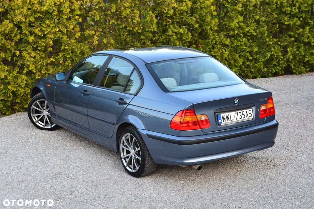 BMW Seria 3 318i - 11