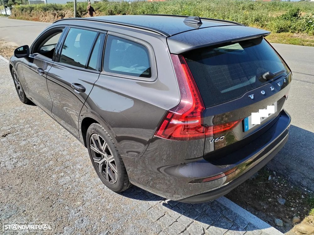 Volvo V60 2.0 B4 Essential Auto - 6