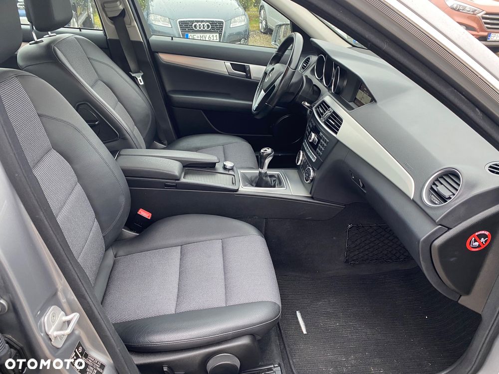 Mercedes-Benz Klasa C 180 (BlueEFFICIENCY) Avantgarde - 25