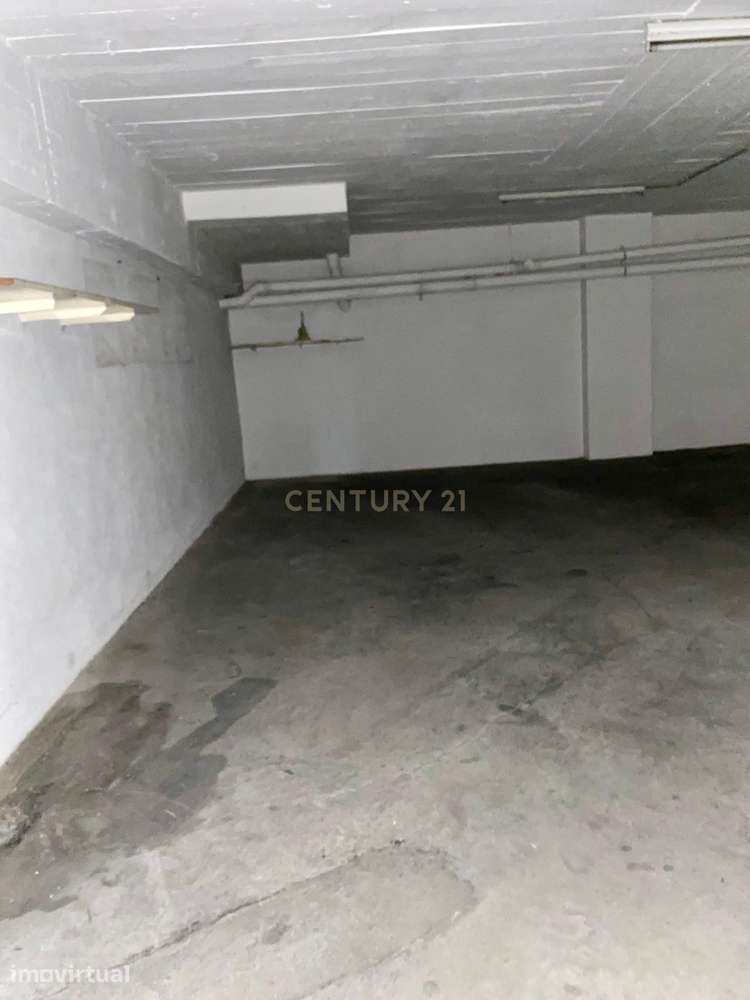 Garagem-Box com 52m2 | arrendar| Brandoa - Grande imagem: 4/6