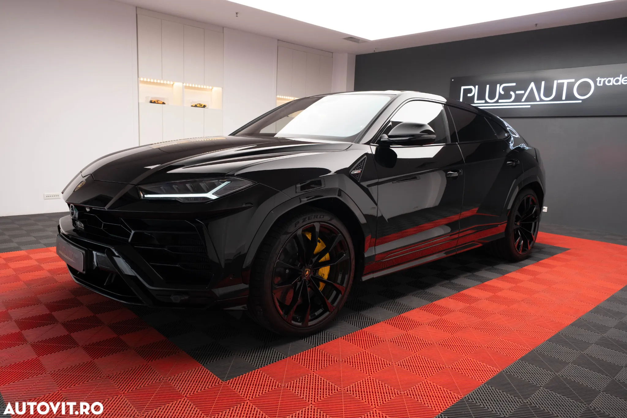 Lamborghini URUS Standard - 4