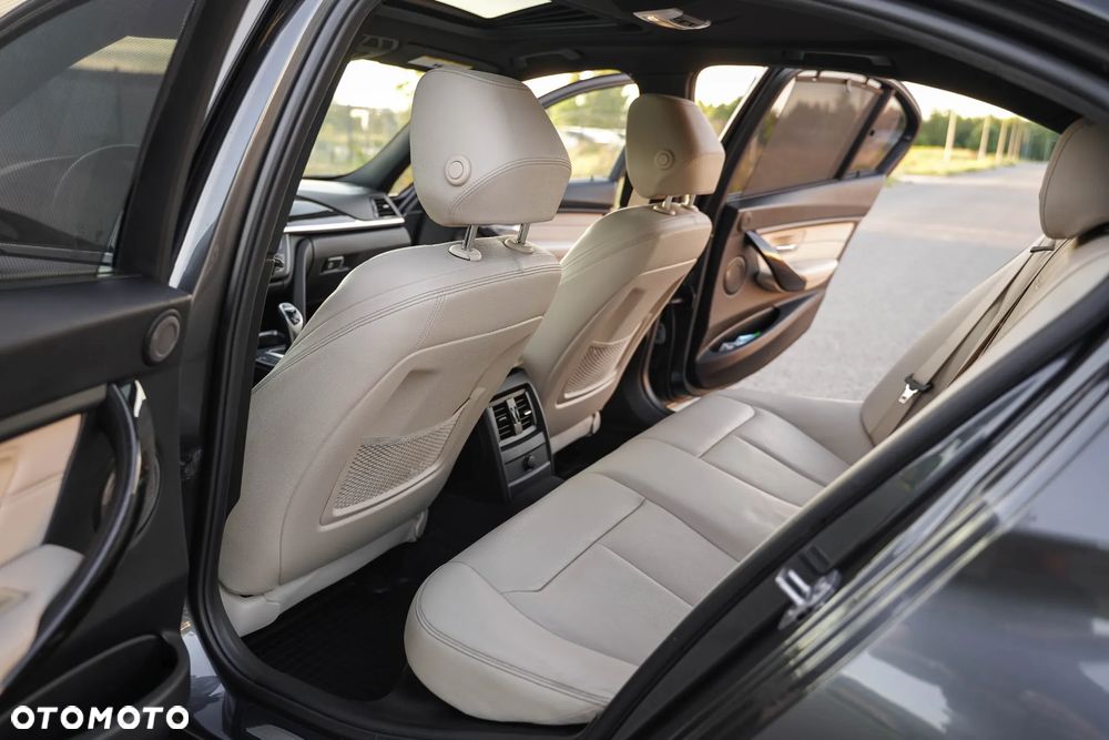 BMW Seria 3 335i Sport-Aut Sport Line - 26