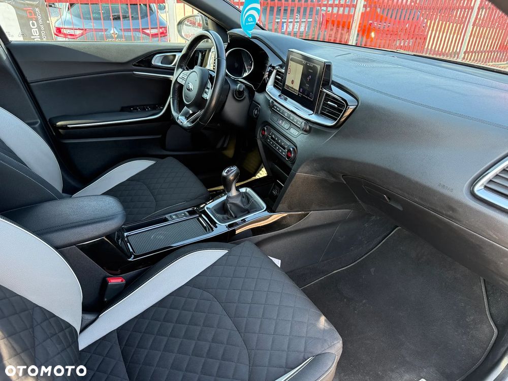 Kia ProCeed 1.4 T-GDI OPF GT LINE - 16