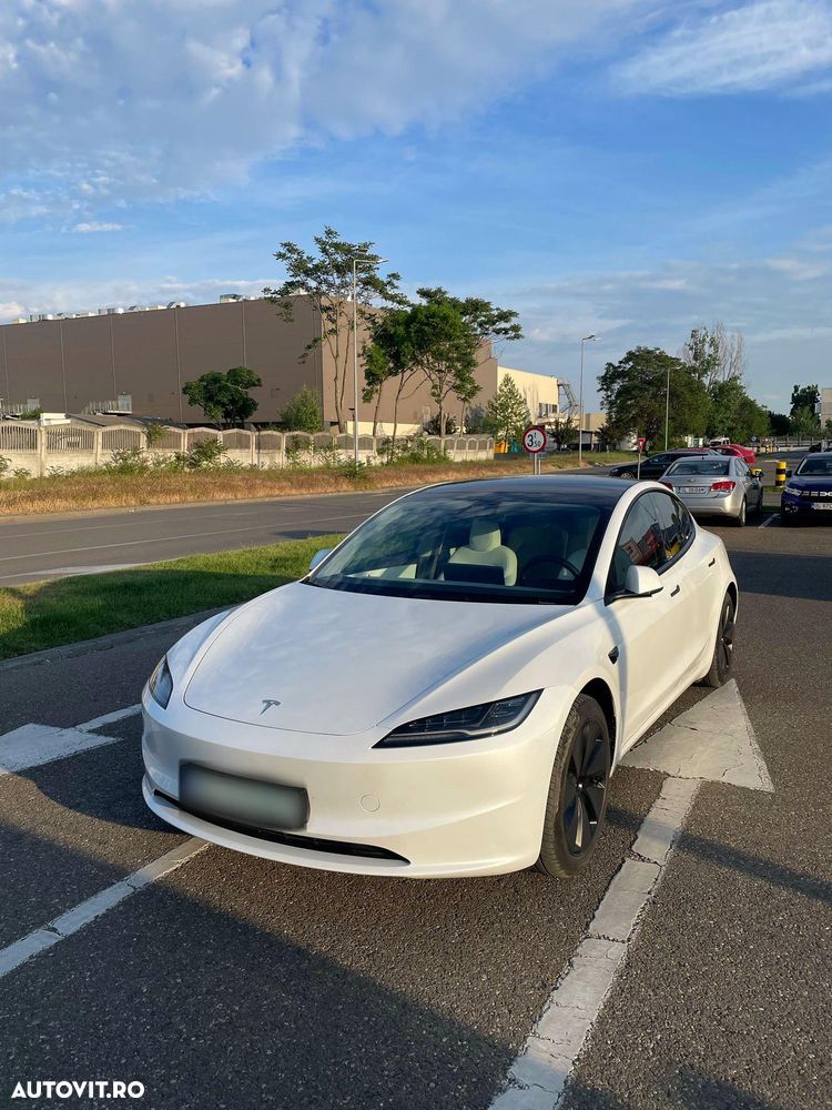 Tesla Model 3 - 1
