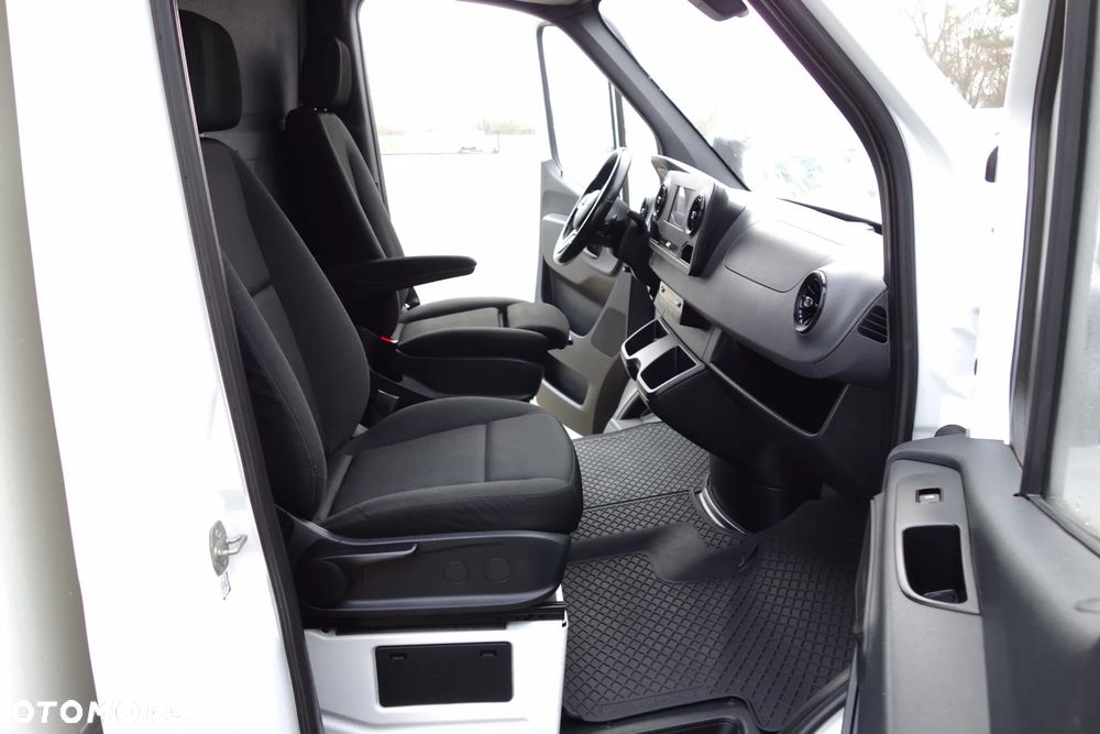 Mercedes-Benz Sprinter 3.0 CDI Automat 190 KM Kontener +Winda  750 kg. - 7