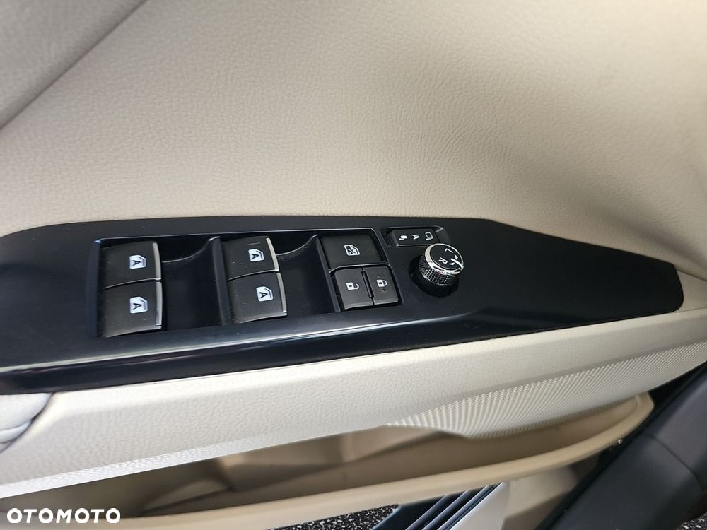 Toyota Camry 2.5 Hybrid Executive CVT - 20