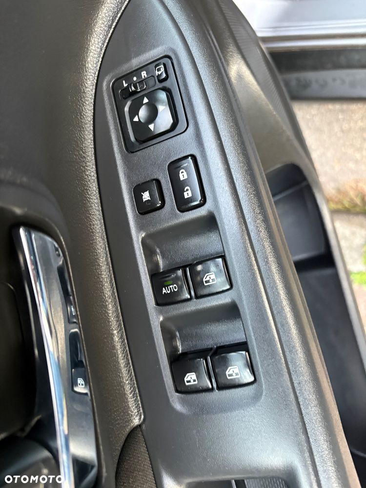 Mitsubishi Outlander 2.0 Invite + 2WD - 25
