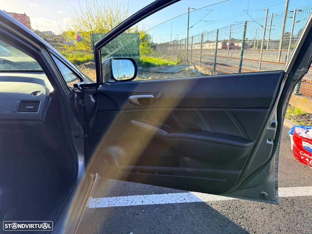 Honda Civic 1.8 ES - 28