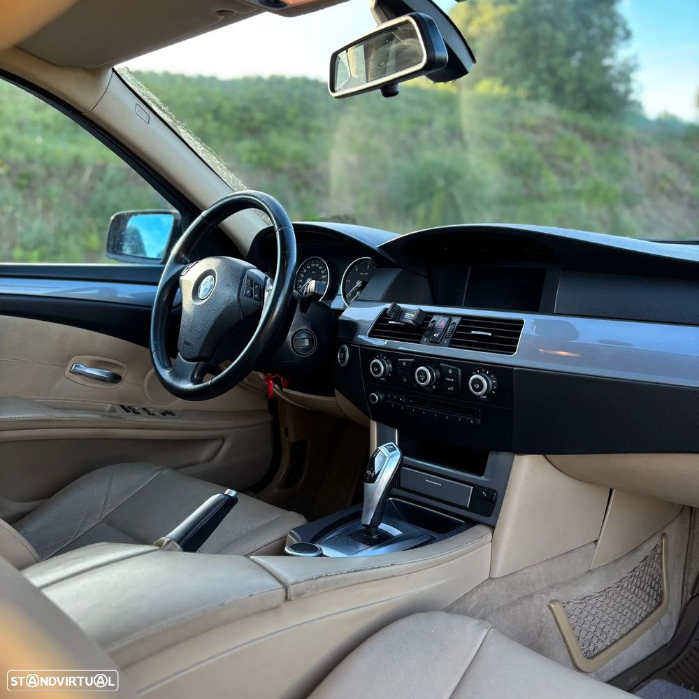 BMW 520 dA Touring Executive - 15
