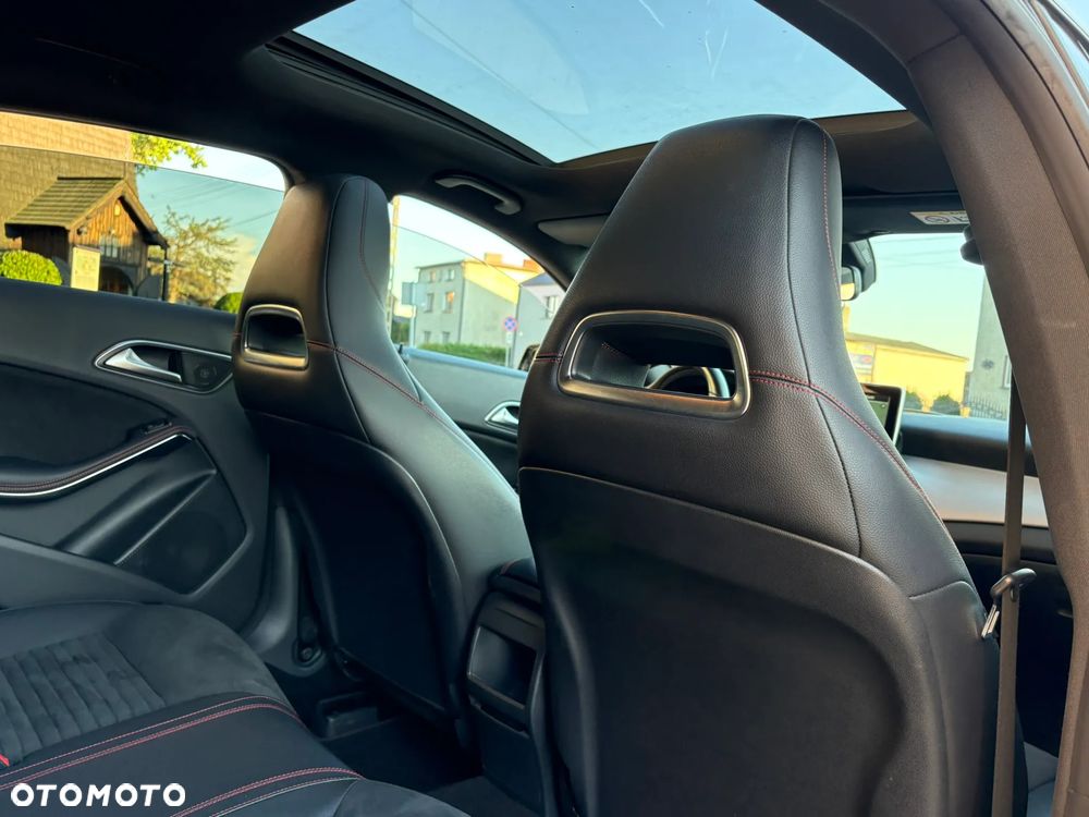 Mercedes-Benz CLA 200 7G-DCT AMG Line - 13