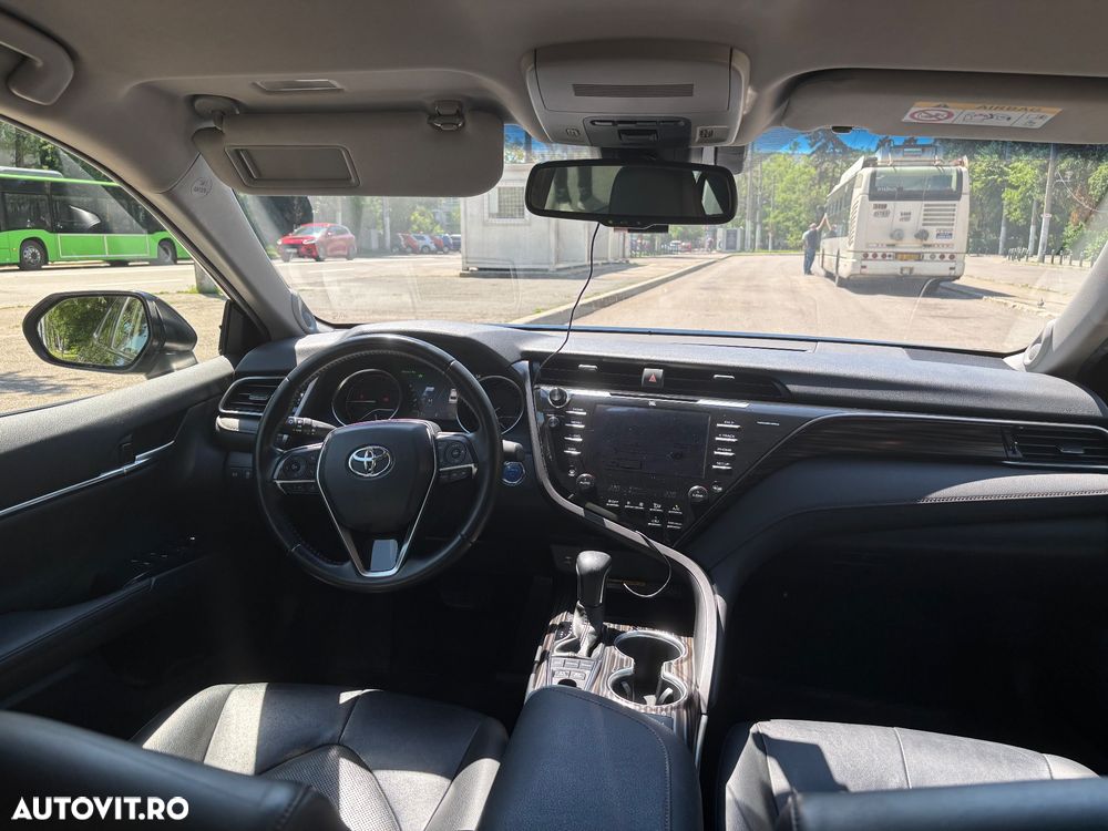 Toyota Camry Luxury - 13
