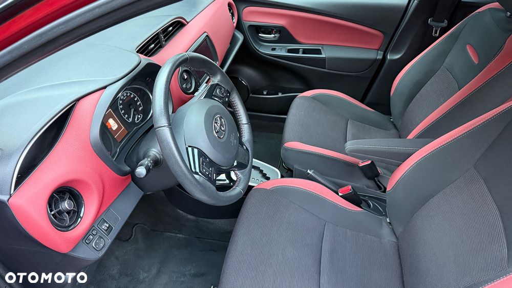 Toyota Yaris Hybrid 100 Selection - 16
