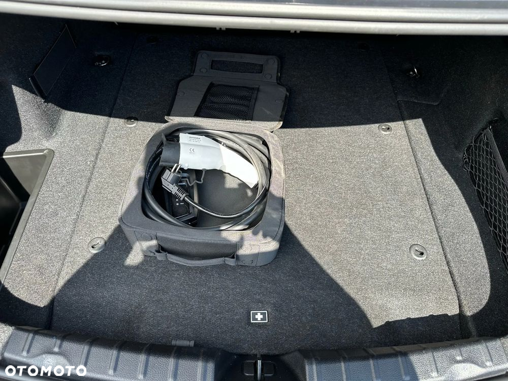 BMW Seria 3 330e iPerformance Luxury Line - 16