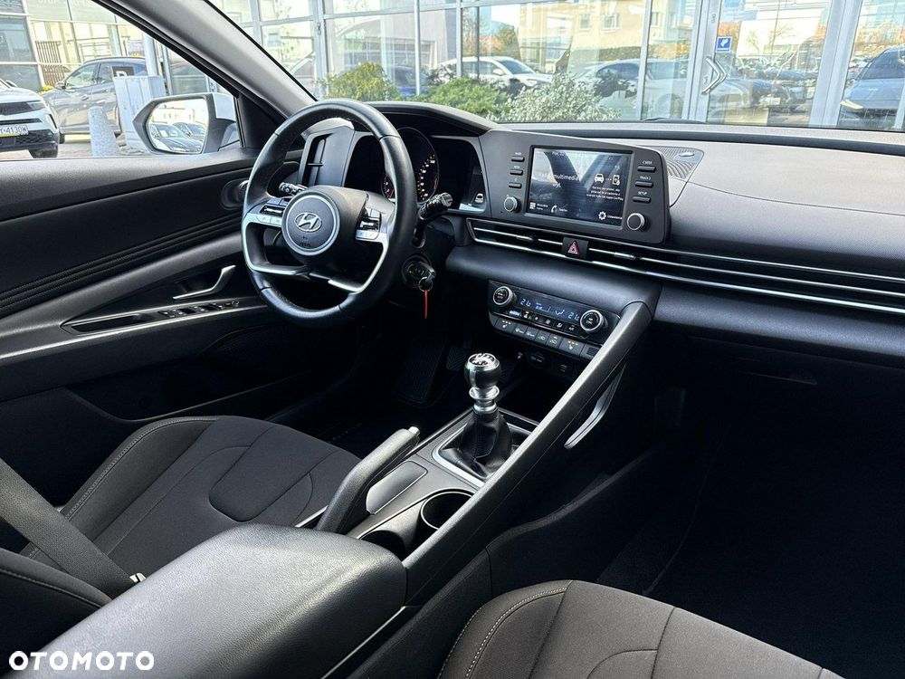 Hyundai Elantra 1.6 Smart - 16