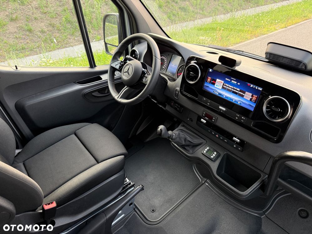 Mercedes-Benz Sprinter 519 - 20