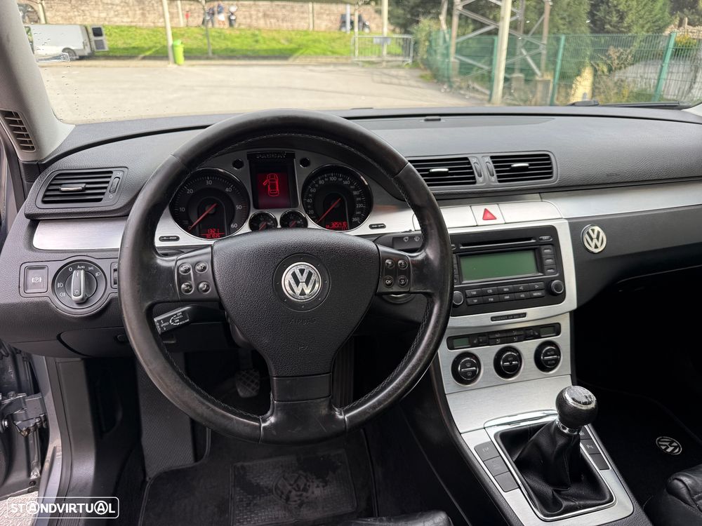 VW Passat 2.0 TDI Highline - 11