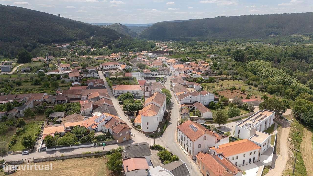 Moradia T4 para reabilitar à venda em Vila Nova do Ceira - Góis - Grande imagem: 3/23