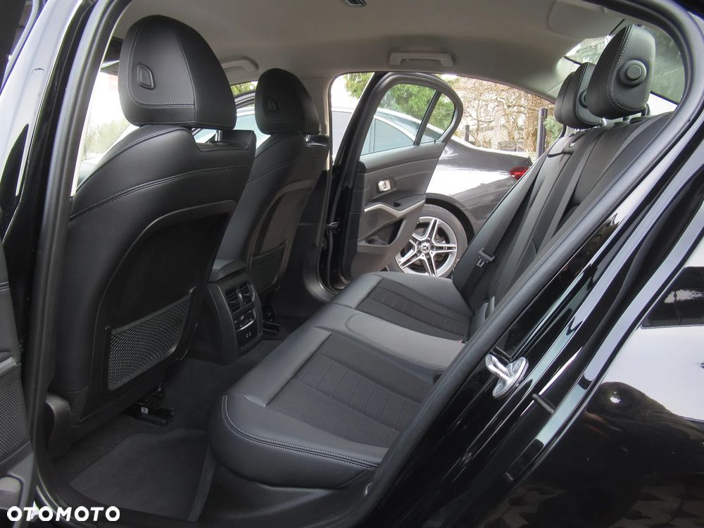 BMW Seria 3 318i - 7