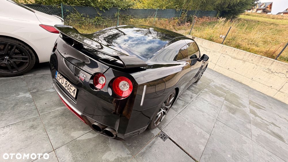 Nissan GT-R - 4
