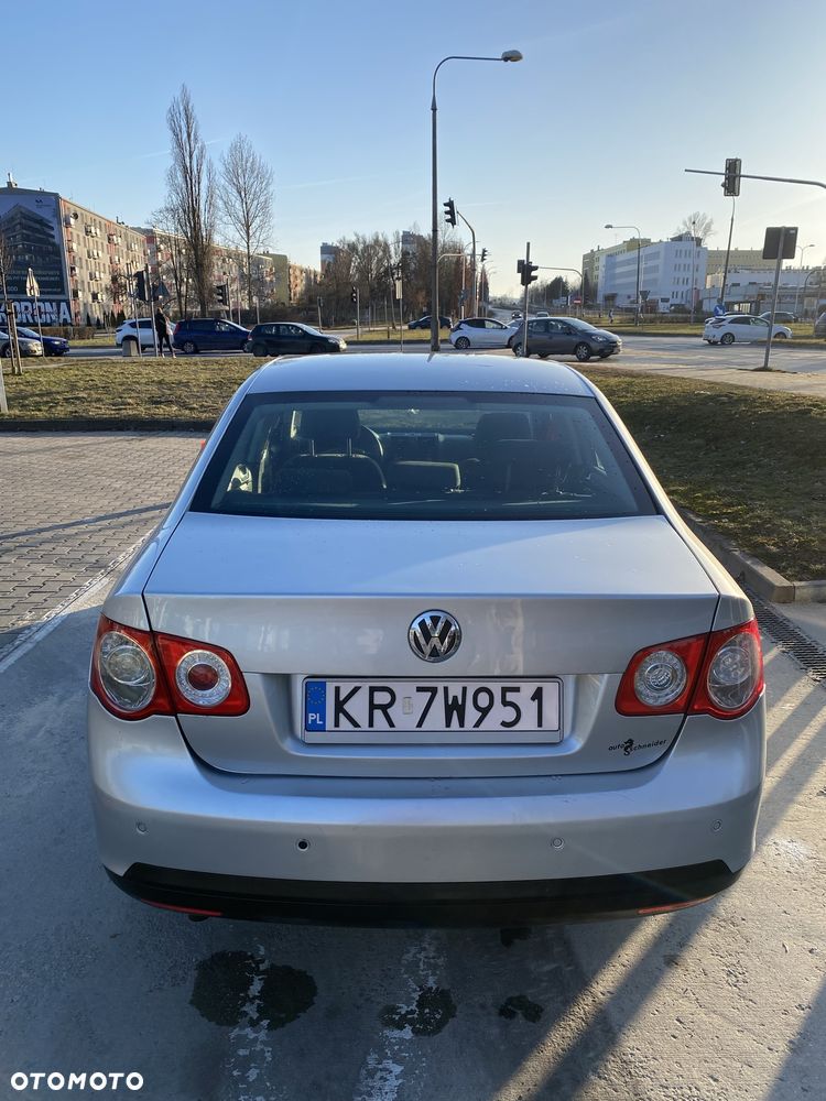 Volkswagen Jetta - 2