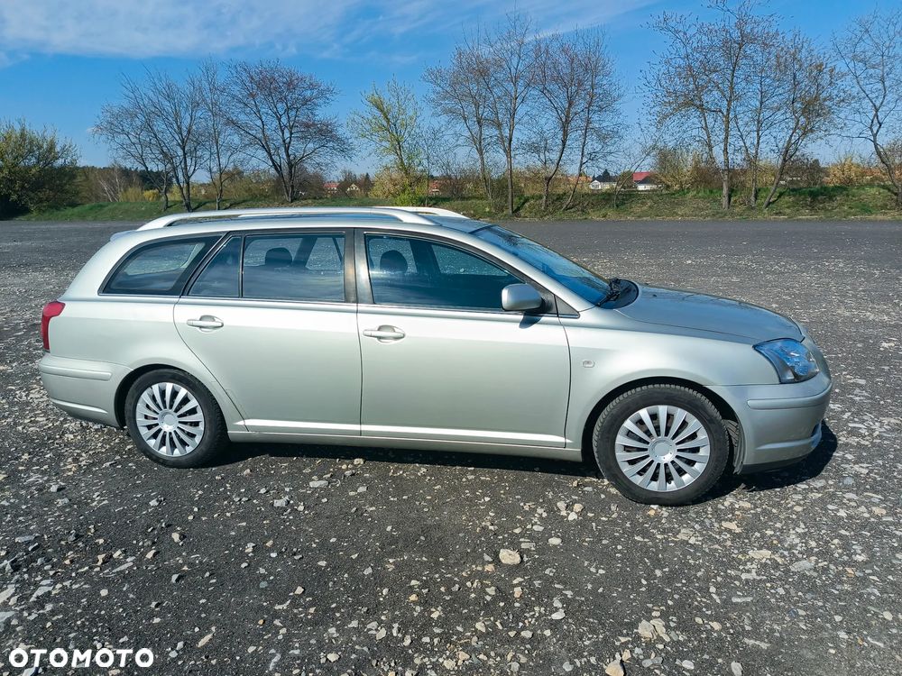 Toyota Avensis - 2